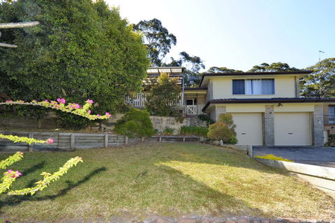 Pet Friendly Lentara St 10 - Fingal Bay - e-Seniors 0