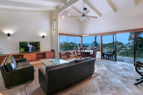 Picture Perfect Views, Noosa Heads - e-Seniors 1