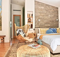 Pineapple Petes Beach House - e-Seniors