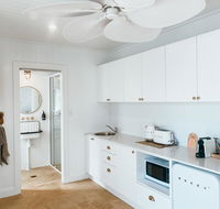 Pineapple Studio Byron Bay - e-Seniors