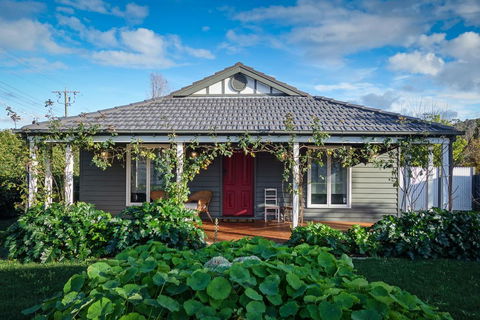 Pomegranate Guest House - e-Seniors 0