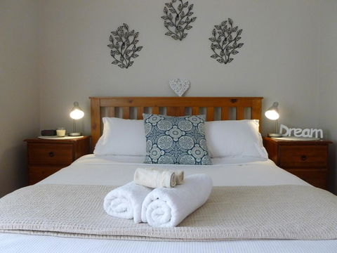 Port Lincoln Holiday Houses - e-Seniors 2