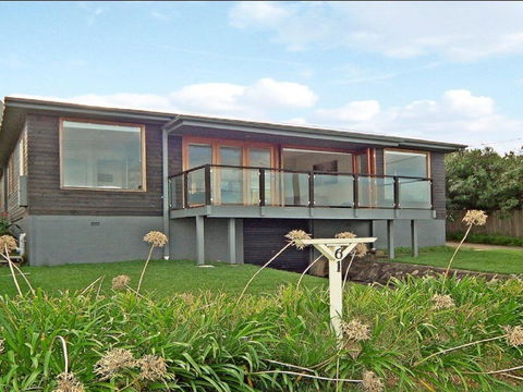 Prime Position - Across From Seven Mile Beach - e-Seniors 0