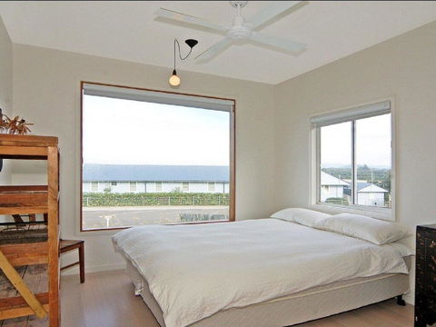 Prime Position - Across From Seven Mile Beach - e-Seniors 3