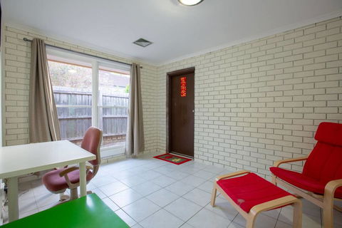 Quiet & Peaceful 3bed2bath HOME @Keilor Downs - e-Seniors 1