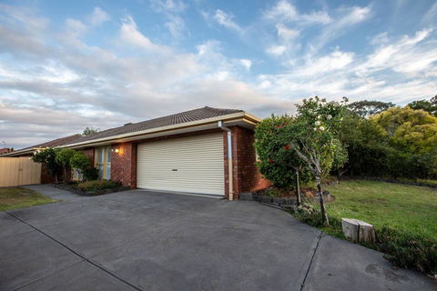 Quiet & Peaceful 3bed2bath HOME @Keilor Downs - e-Seniors 0