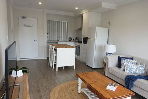 Quiet Apartment Walking Distance To Restaurants - e-Seniors 0