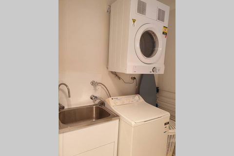Quiet Apartment Walking Distance To Restaurants - e-Seniors 1