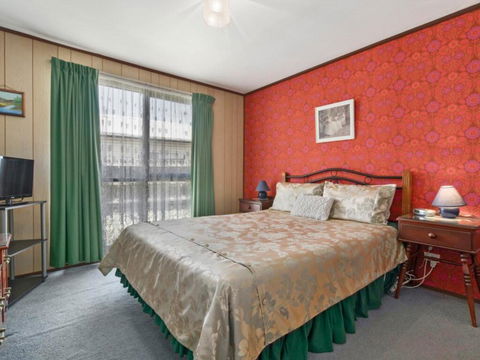Raymond Cottage - e-Seniors 0