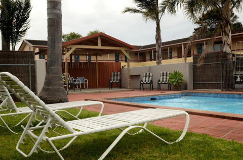 Red Carpet Motel - e-Seniors 1