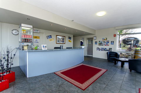 Red Carpet Motel - e-Seniors 2