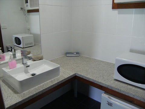 Regency Court Motel - e-Seniors 1