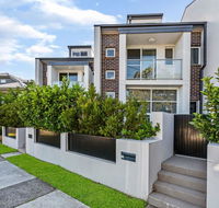 Relax in a Spacious  Modern Townhouse in Asquith - e-Seniors