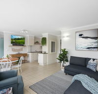 Renovated Moololaba Unit 100m To Beach - e-Seniors
