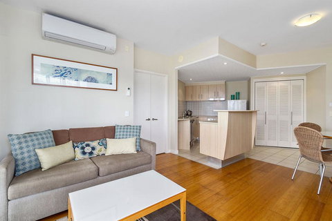 RESORT ON THE BEACH 6126-27 - e-Seniors 2