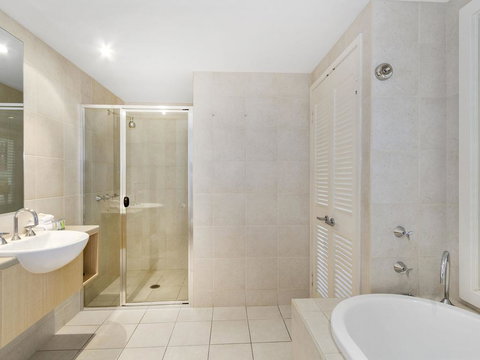 RESORT ON THE BEACH 6310 - TOP FLOOR - e-Seniors 2