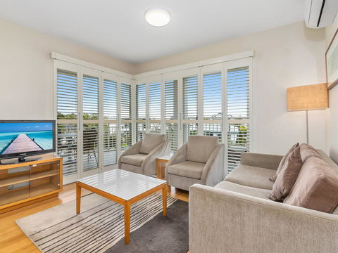 RESORT ON THE BEACH 7225 Dual Room - e-Seniors 3