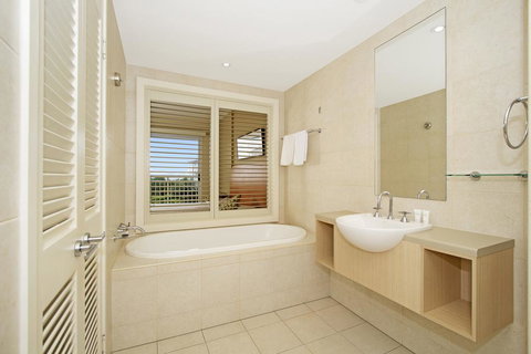 Resort On The Beach With Ocean Glimpses 5214-15 - e-Seniors 3