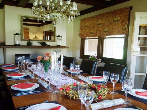 Robin Hill Manor - Rambling Retreat & Tennis Court - e-Seniors 3