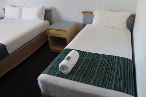 Rocky Glen Hotel Motel Gladstone - e-Seniors 2
