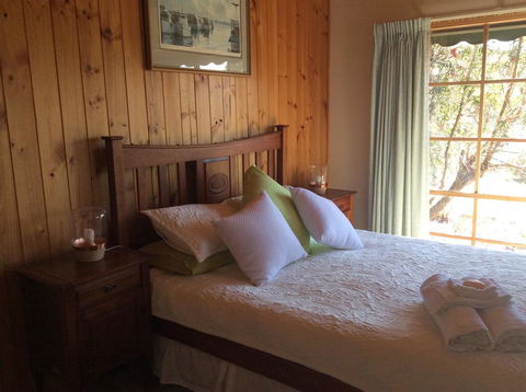Rose Cottage - e-Seniors 1