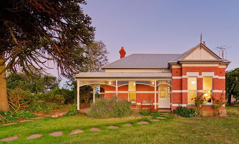 Royal Standard Farm Daylesford - e-Seniors 0
