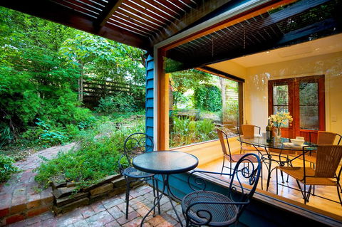 Rubys Garden Cottage - e-Seniors 0