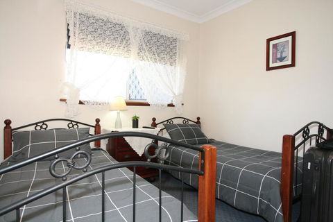 Safety Bay Guest House - e-Seniors 0