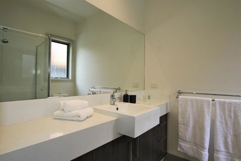 Sanctuary Close - e-Seniors 3
