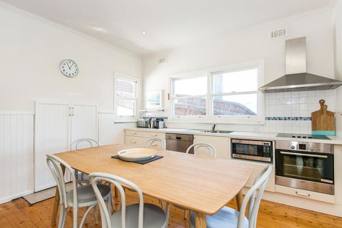 Santorini - Lorne - e-Seniors 2