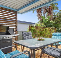 Sea Shack - renovated 1950's beach house - e-Seniors