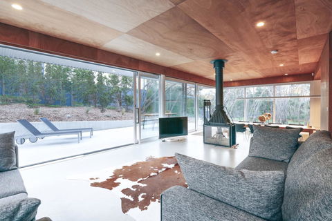 SeaSalt Beach House - Architecturally Designed - e-Seniors 0
