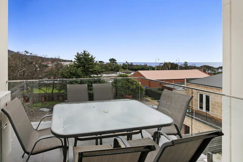 Seaside Apartment Getaway - e-Seniors 2