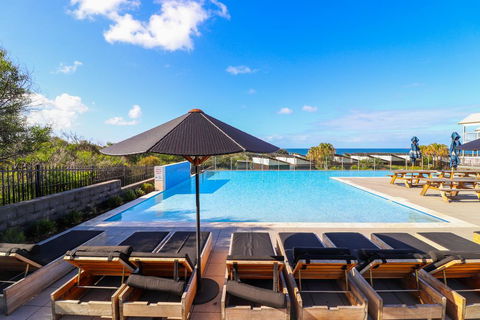 Seaside Escape - e-Seniors 0