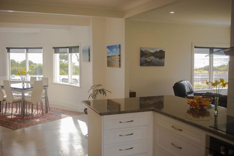 Seaside Retreat - e-Seniors 2