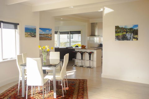 Seaside Retreat - e-Seniors 0