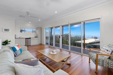 Seaview Beach House By Corporate Boardies - e-Seniors 3