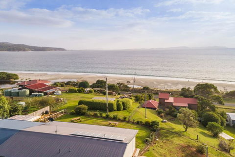 Seaview Family Retreat - e-Seniors 1