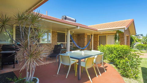 SECRET GARDEN - WiFi - Netflix - Pet Friendly - e-Seniors 3