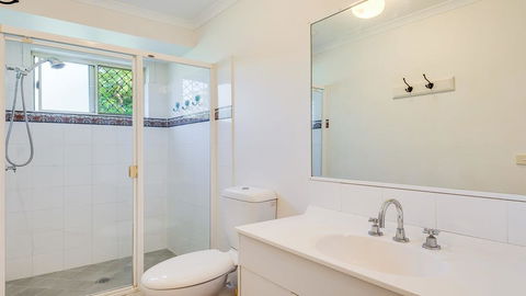 SECRET GARDEN - WiFi - Netflix - Pet Friendly - e-Seniors 1