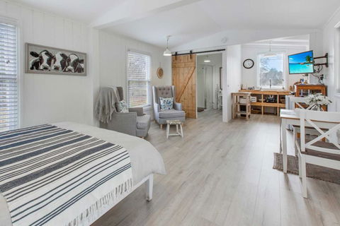 Shearers Cottage - Pet Friendly Holiday Accommodation - e-Seniors 3