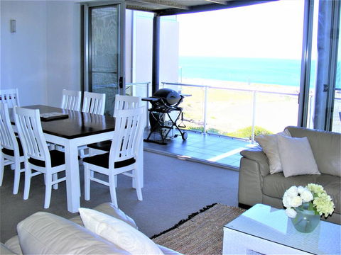 Shearwaters Apartment, Ocean Views - e-Seniors 2