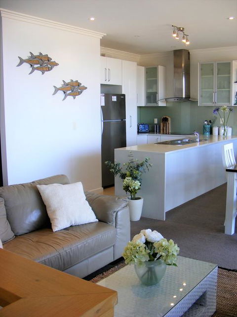 Shearwaters Apartment, Ocean Views - e-Seniors 3
