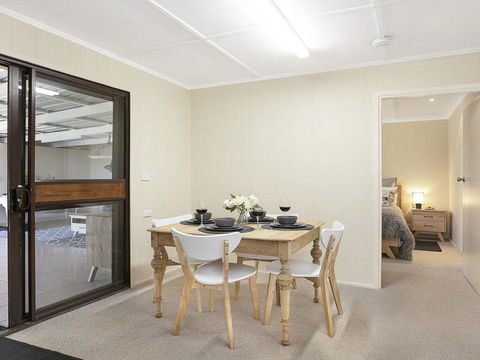 Silky Oak Cottage - Cosy With Country Views - e-Seniors 3