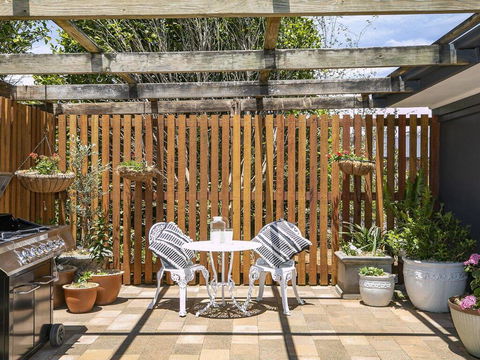 Silky Oak Cottage - Cosy With Country Views - e-Seniors 1