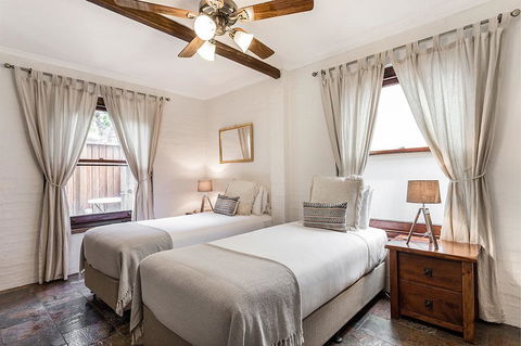 Skye Lodge Byron Bay - Walk To Town In 5 Minutes! - e-Seniors 2