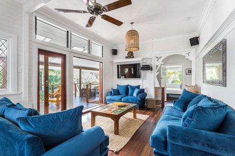 Skye Lodge Byron Bay - Walk To Town In 5 Minutes! - e-Seniors 0