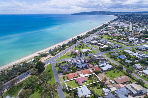 Soleil Sur La Mer - Dromana Beach - e-Seniors 0