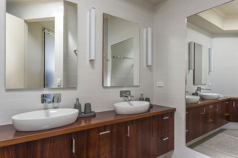 Sophisticated Contemporary Coastal Living With Sweeping Views In Cape Schanck - e-Seniors 3