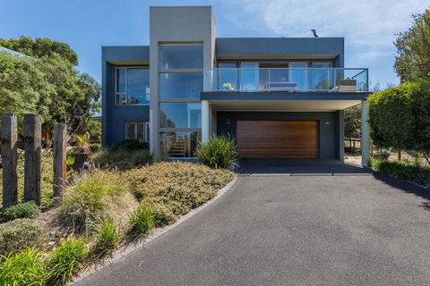 Sophisticated Contemporary Coastal Living With Sweeping Views In Cape Schanck - e-Seniors 2